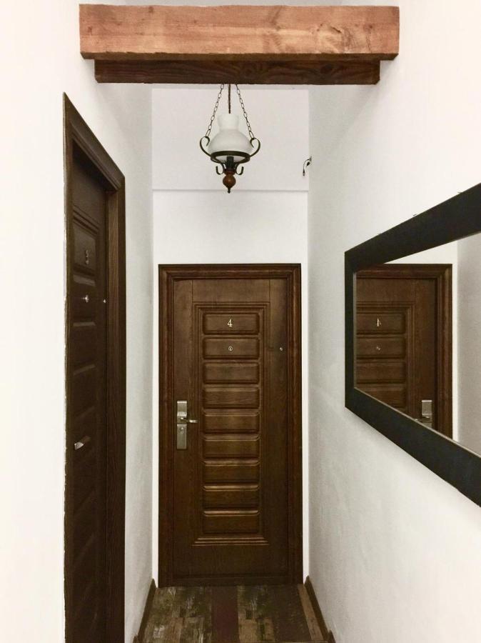 Downtown Hostel Braşov Extérieur photo