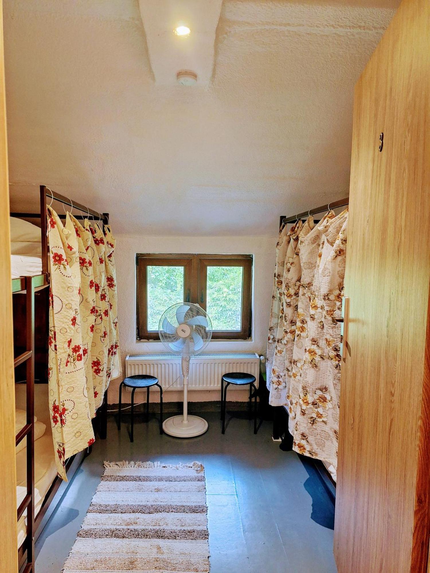 Downtown Hostel Braşov Extérieur photo