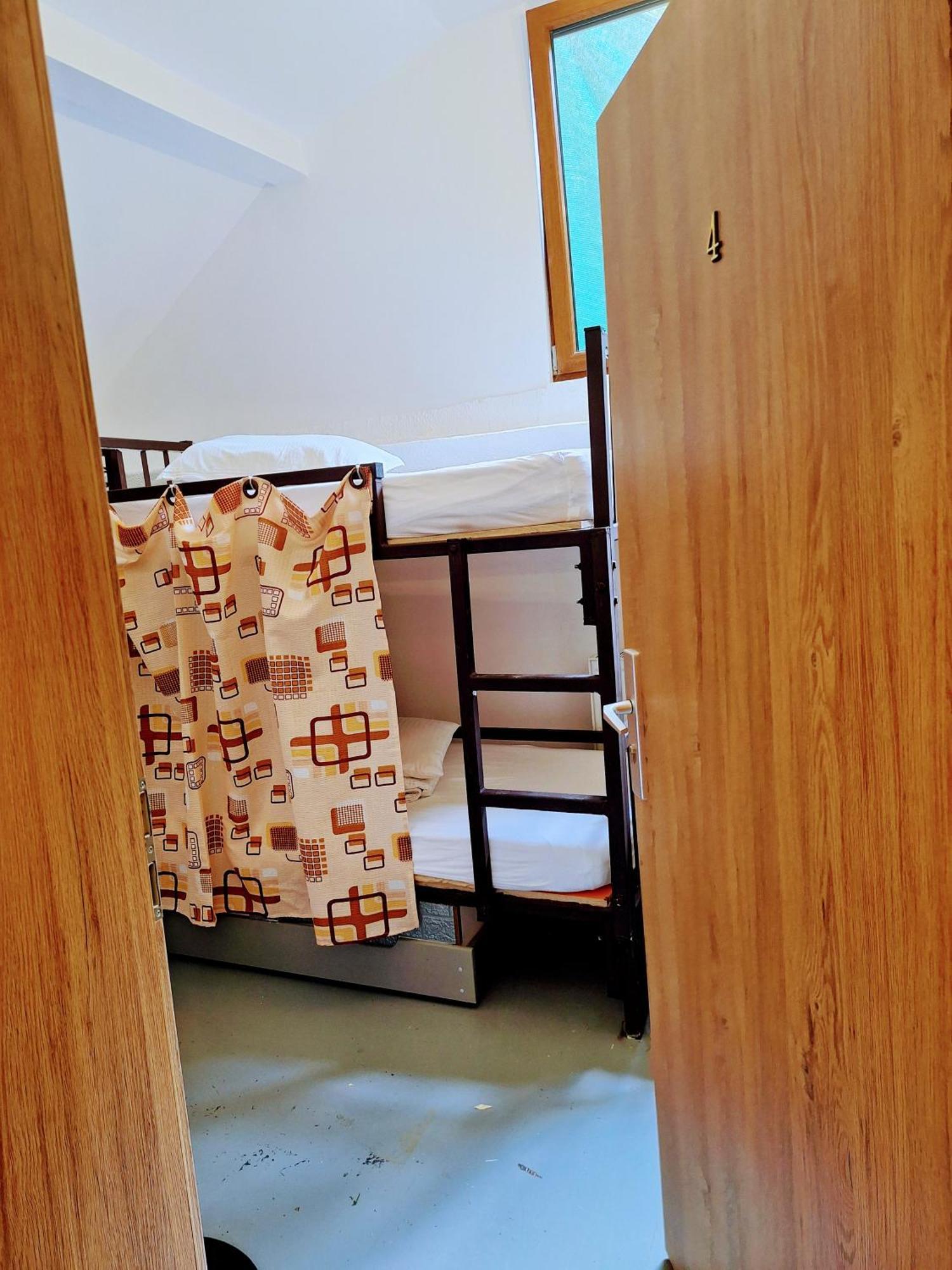 Downtown Hostel Braşov Extérieur photo