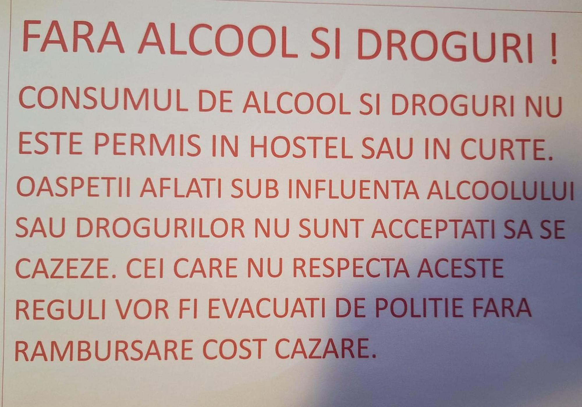 Downtown Hostel Braşov Extérieur photo