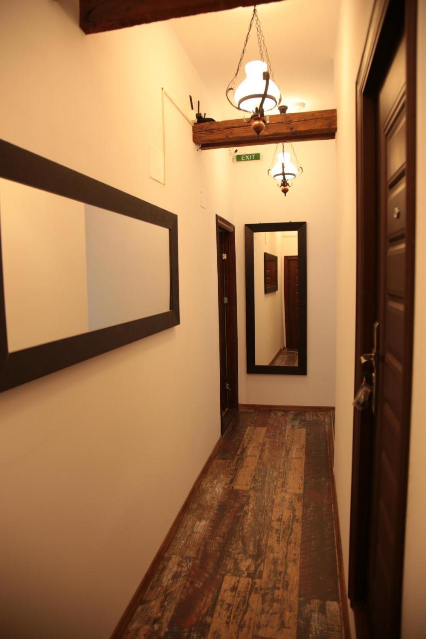 Downtown Hostel Braşov Extérieur photo