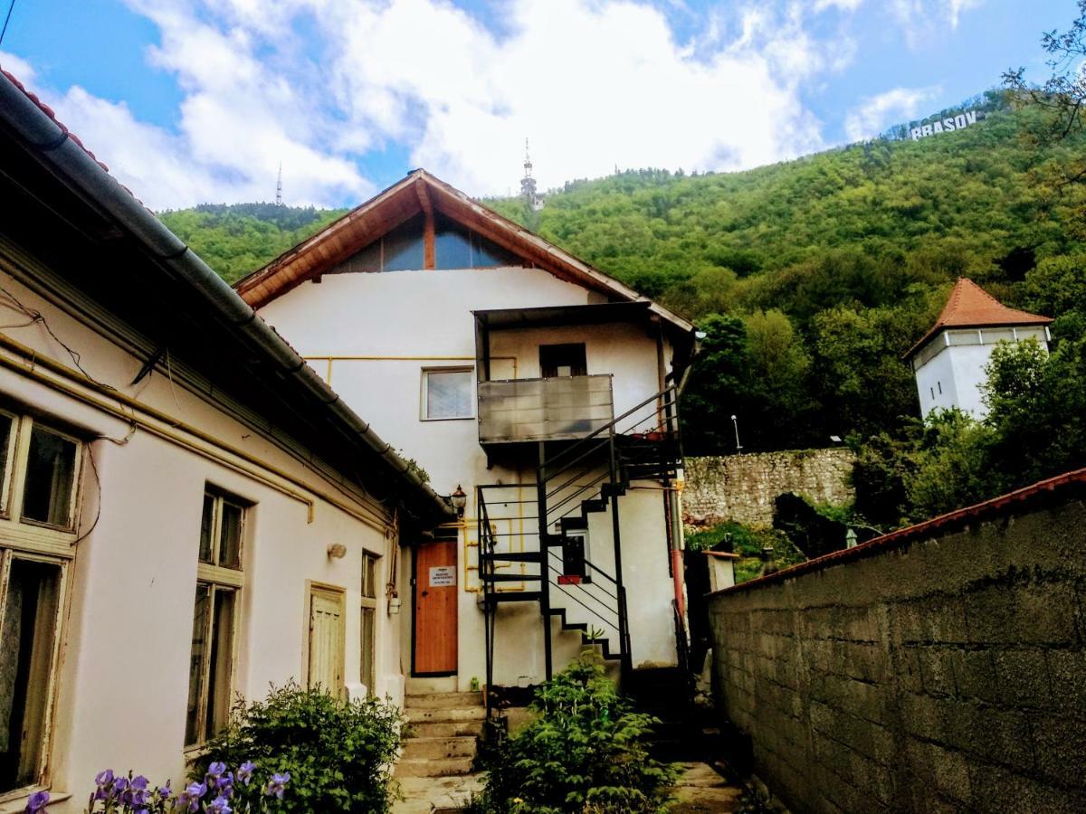 Downtown Hostel Braşov Extérieur photo